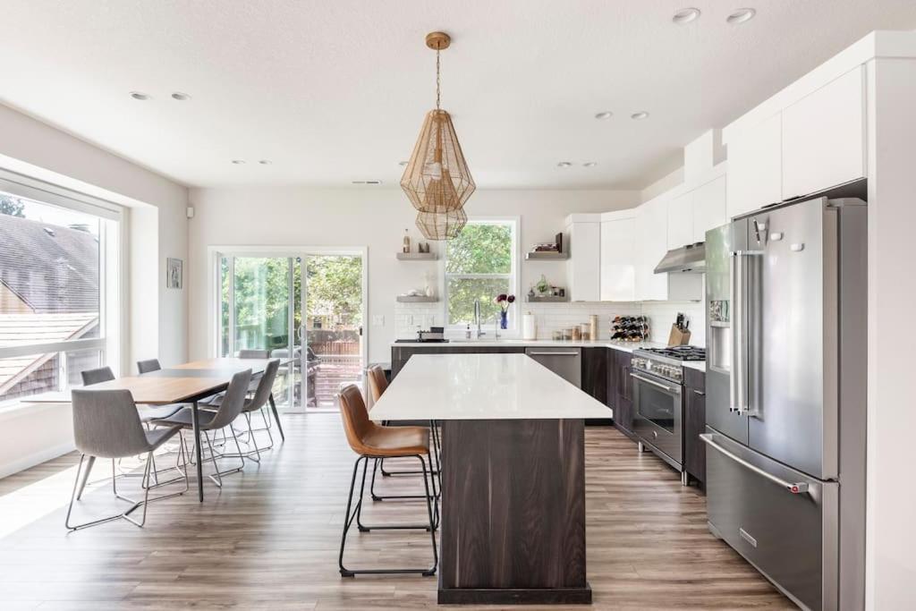Comfy Family Home, Walkable Neighborhood + Patio! Portland Bagian luar foto
