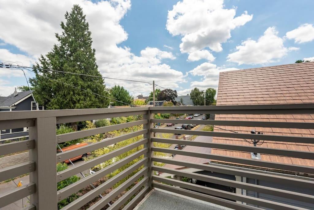 Comfy Family Home, Walkable Neighborhood + Patio! Portland Bagian luar foto
