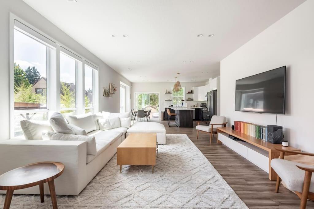 Comfy Family Home, Walkable Neighborhood + Patio! Portland Bagian luar foto