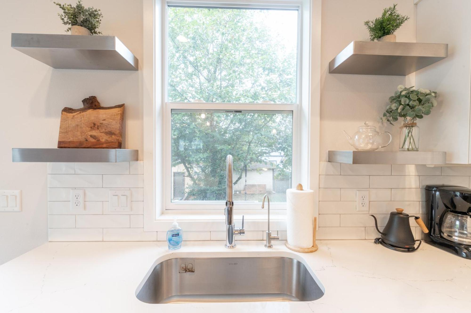 Comfy Family Home, Walkable Neighborhood + Patio! Portland Bagian luar foto